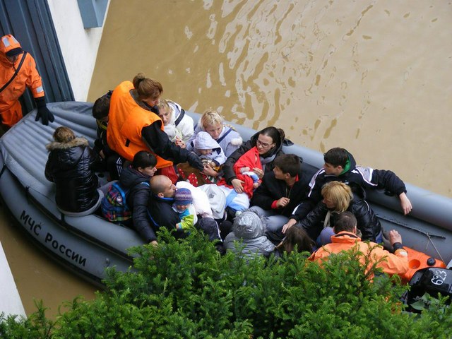 Evakuacija majki sa decom u Obrenovcu